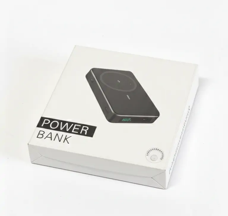 Купить оптом Магнитный повербанк HE-M7 10000 mAh (MagSafe, с дисплеем, белый) в Украине 