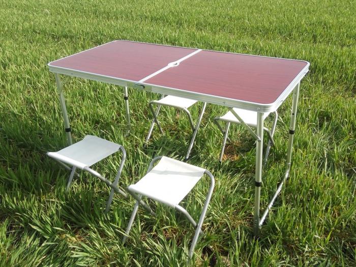 Купить оптом Стол для пикника Folding Table (4 стула)