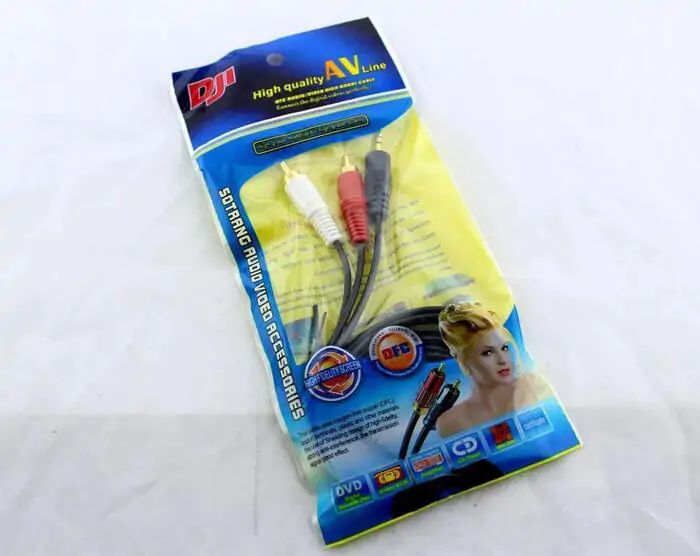 Купить оптом Кабель 3.5m to 2RCA (1.5 м) в упаковке в Украине 